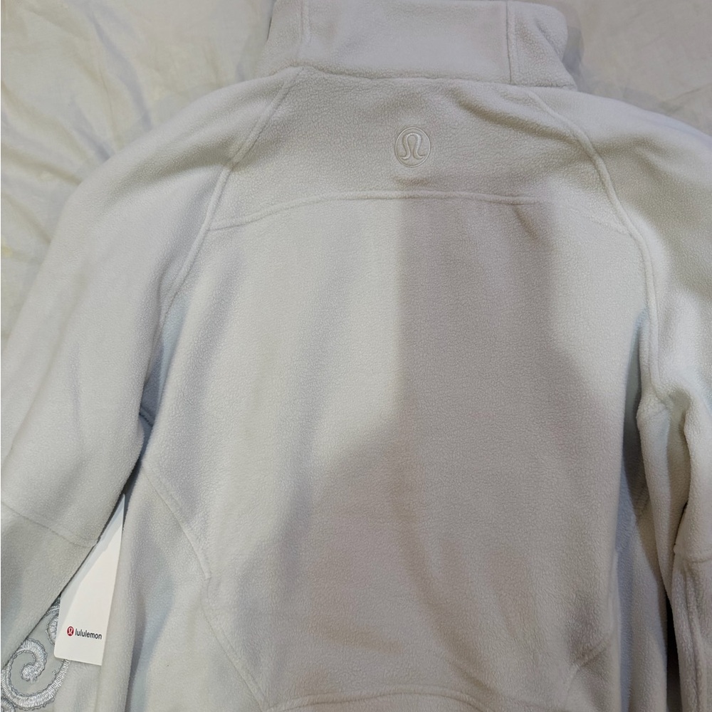 Scuba Tumbled Fleece Funnel-
Neck Half Zip
Colour Bone/Gold
Size XL/XXL - Picture 10 of 10